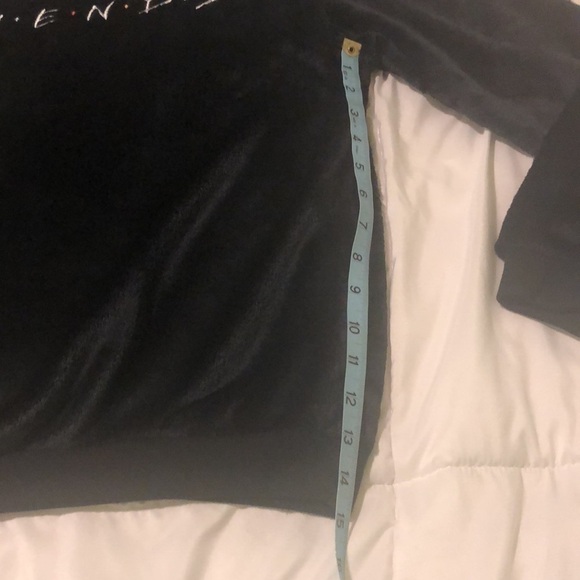 Friends black soft velour feel black sweater - Picture 3 of 7